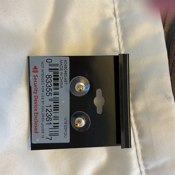 NWT Napier Women’s gold post earrings - Picture 3 of 3